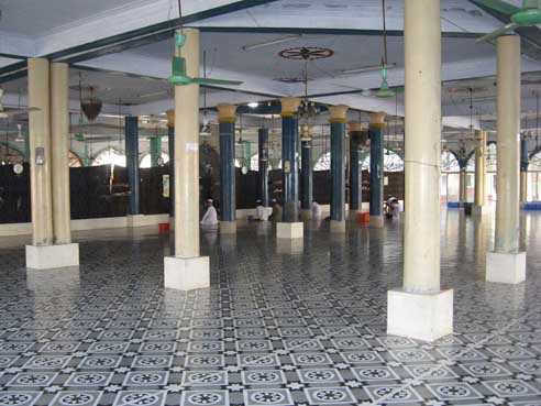 Inside of Furfura Mosque, Dhaka